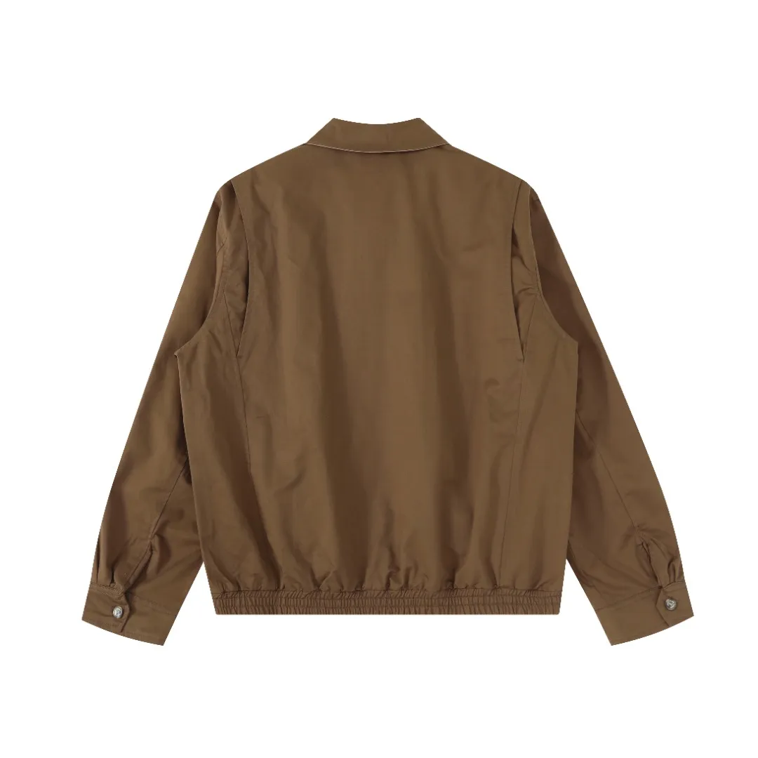 P350 #R25 Ralph Lauren/Ralph Lauren classic unisex old cadre zipper jacket RL12168 Same style as Yi Mengling Item number: RL12168 Recommended by many fashion bloggers, the Harrington jacket's lapel zipper windproof design perfectly blends casual style with street trend elements, making it very suitable for neutral wear. The fabric texture of the jacket is excellent and comfortable to wear. It is a very versatile and trendy jacket. Original development, 100% pure cotton fabric, exquisite embroidery, evergreen style for all seasons, feel free to buy it, retro will never go out of style!  Color: Khaki Black Navy Dark Green Brown Size: S/M/L/XL Length: 68/70/72/74 Bust: 128/132/136/140 Shoulder Width: 52/53/54/55